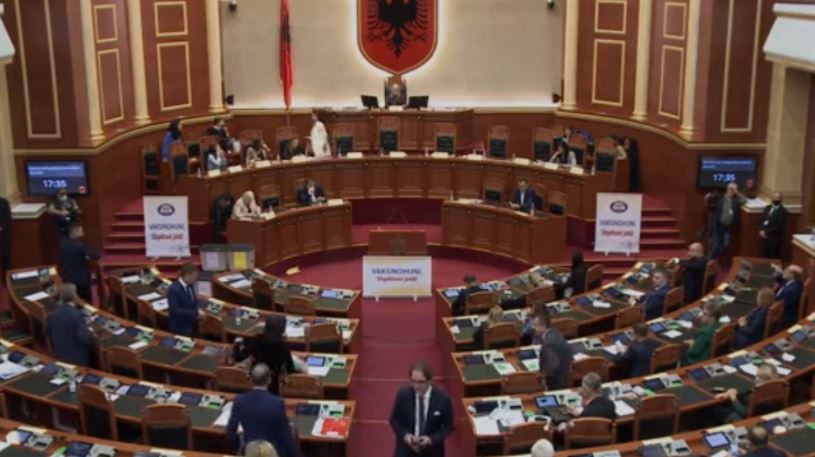 Miratohet me 73 vota pro dhe 42 kundër ligji për “Bashkëqeverisjen”