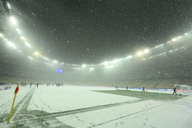 Dëborë në Kiev / Moti favorizon Dinamon përballë Bayern