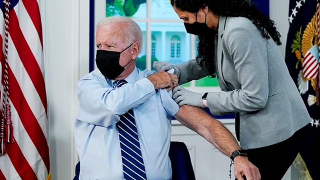 Gjykata bllokon urdhrin e Joe Biden për vaksinimin e detyrueshëm në kompanitë e mëdha