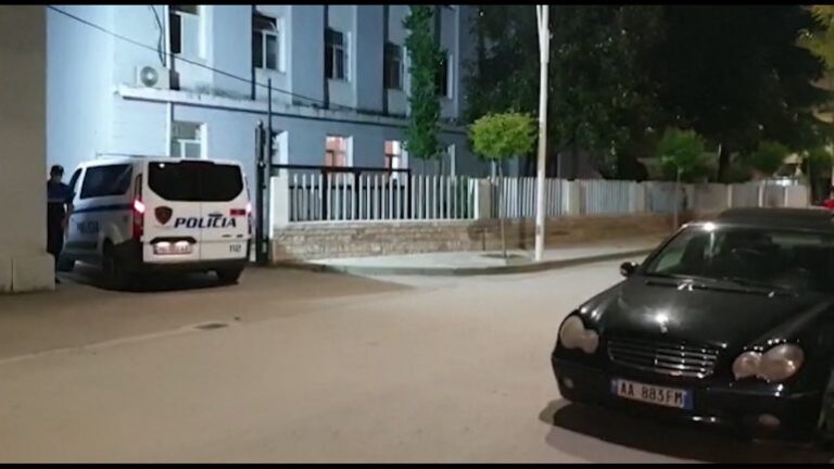 E rëndë /3 vajza mitura shfrytëzohen s*ksualisht, kush është gruaja që përfiton prej tyre