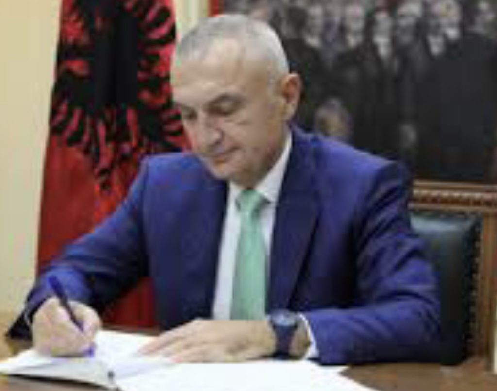 Presidenti Meta kthen në Kuvend ligjin për TVSH-në. Ja arsyet