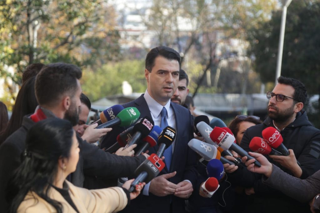 Takimi me ambasadorët, Basha përgjigjet me një fjali dhe tregon çfarë është diskutuar