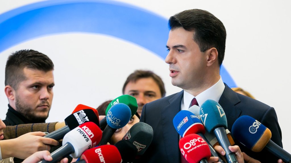“Berisha po përdor demokratët” / Basha: Trekëndëshi i Bermudës do që të përçajë PD