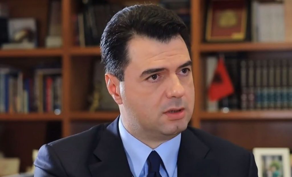 Berisha mbledh delegatët në Kuvend, Basha i drejtohet selisë blu