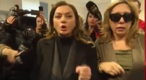 Mbështetësja e Bashës sulmon Evi Kokalari: Mashtruese, sa rrugë ke bërë… (VIDEO)