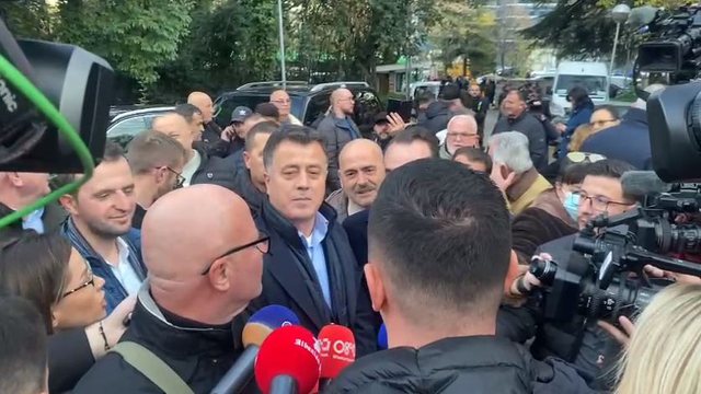 Flamur Noka: Rama po mbron pengun e tij nga demokratët