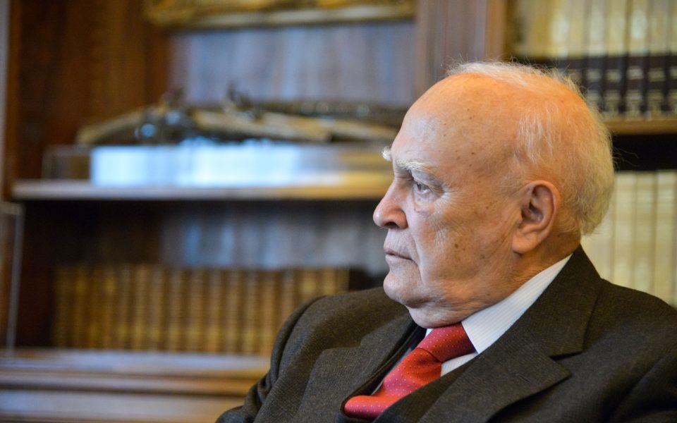 Ndërron jetë ish-presidenti i Greqisë Karolos Papulias
