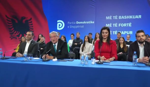 “Peng kryetari thotë se lëvizja ime është anti-amerikane”, Berisha drejt Bashës: E vërteta është se 3 ditë pasi u shpalla non-grata…