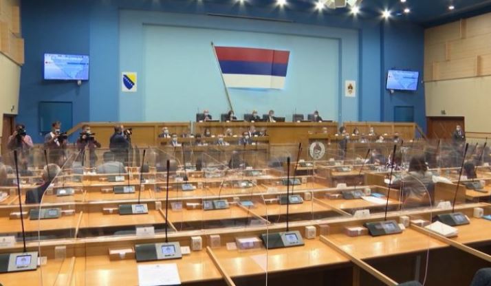 Kuvendi i Republikës Serpska miraton konkluzione që kanë si synim të përmbysin Bosnje-Hercegovinën