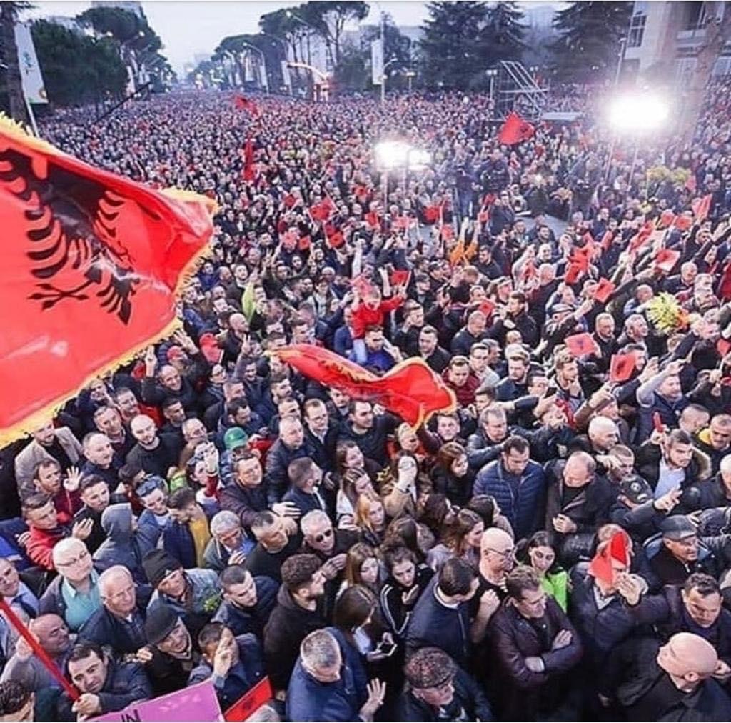 Protesta kundër Ballkanit të Hapur, nis protesta e thirrur nga Sali Berisha para Kryeministrisë