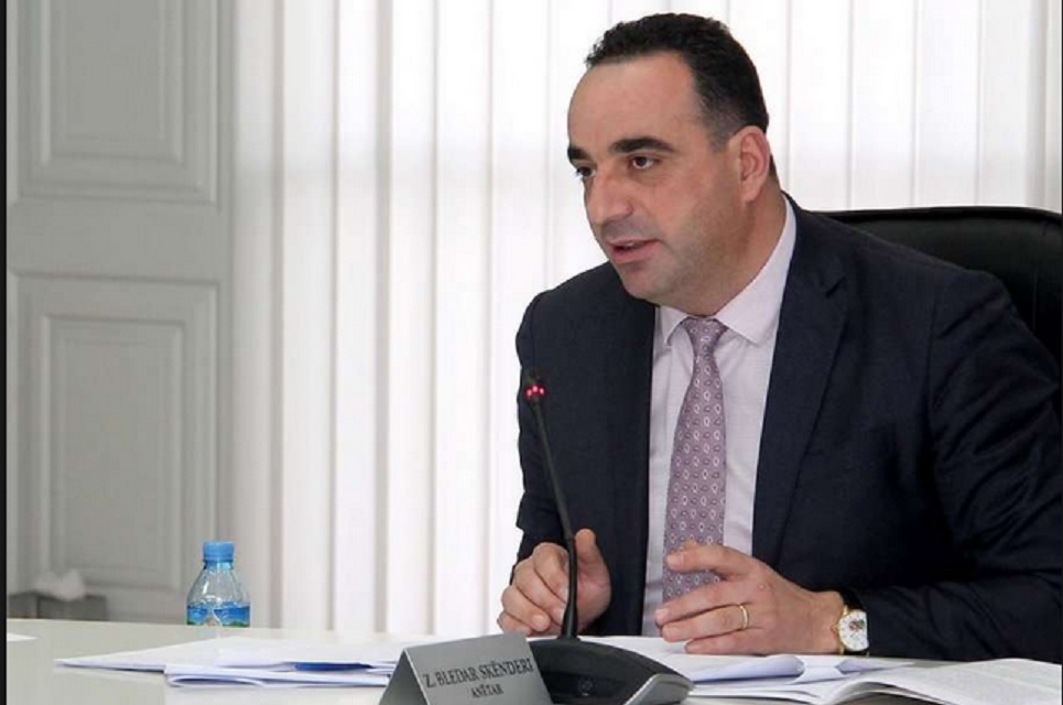 Lirohet nga detyra drejtori i AKU-së, ja kush e zëvendëson