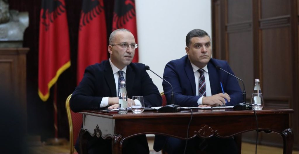 Presidentit arsyeton qëndrimin për “30 qershorin”: Qeveria dhe Gjykata Kushtetuese në të njëjtën linjë