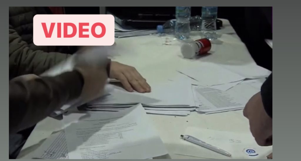 Kuvendi i thirrur nga Sali Berisha/ Ja momentet kur anëtarët e komisionit mbushin kutitë me fletët e votimit