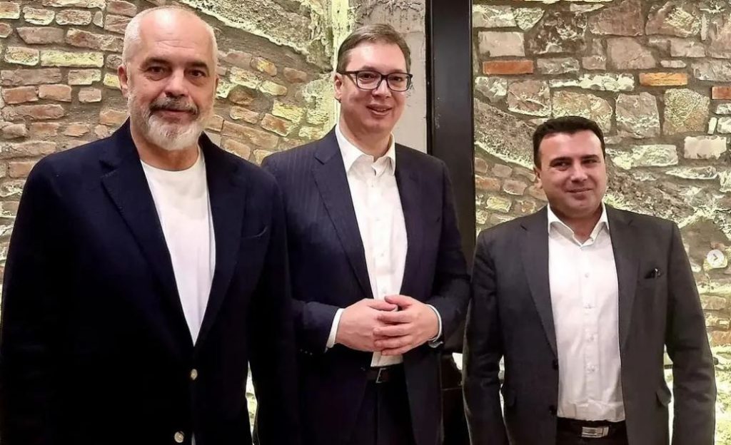 “Ballkani i Hapur, një iniciativë e jashtëzakonshme”/ Vuçiç publikon foton nga darka me Ramën dhe Zaev: Do punojmë ta çojmë përpara nismën