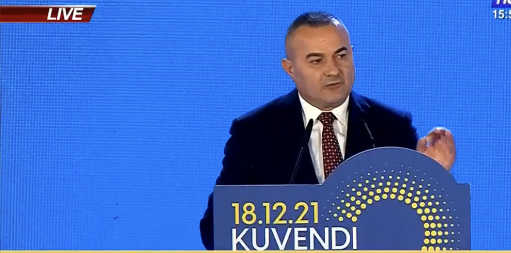 “Punizmi del me shpirtin”- Bejko: Berisha na përdori dhe u mbylli dyert atyre që ishin pjesë e historisë. Azem Hajdarin e përjashtuan nga partia që krijoi vetë!