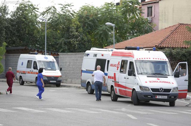 I zhdukur prej disa ditësh, lushnjari gjendet i vdekur brenda makinës në një qytet tjetër