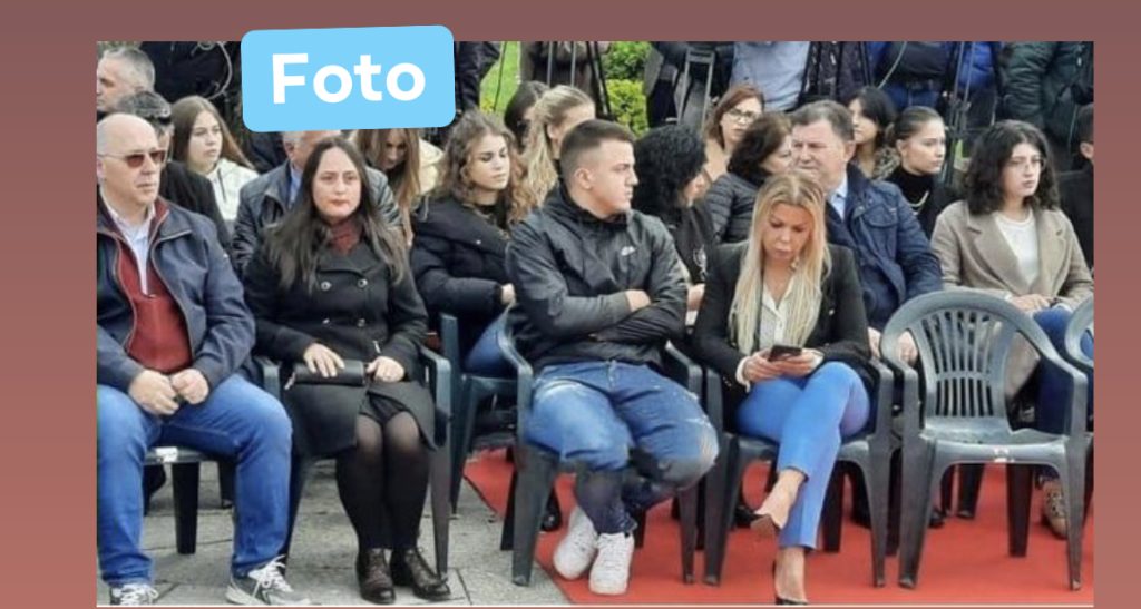 Djali dhe bashkëshortja e Azem Hajdarit në krah të Berishës në “Qytet Studenti”