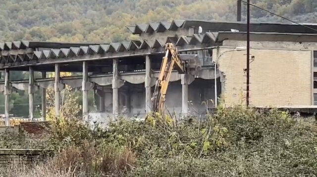 Përmbarimi i jep të drejtë naftëtarëve të Ballshit: Të ndalohet menjëherë çmontimi i Uzinës