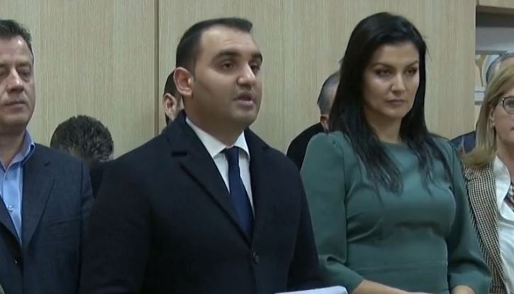 Këlliçi i kërkon Lulzim Bashës të lirojë zyrën deri më 5 janar