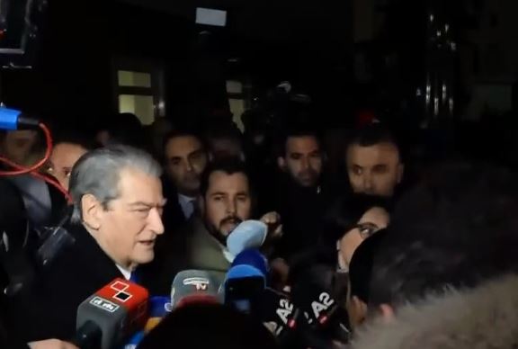 Sali Berisha rendit katër arsyet pse ka thirrur qytetarët sot në protestë