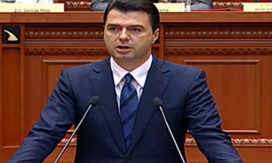 Basha: Tani shqiptarët do ju djegin edhe ju, si kartat e fundit të korrupsionit