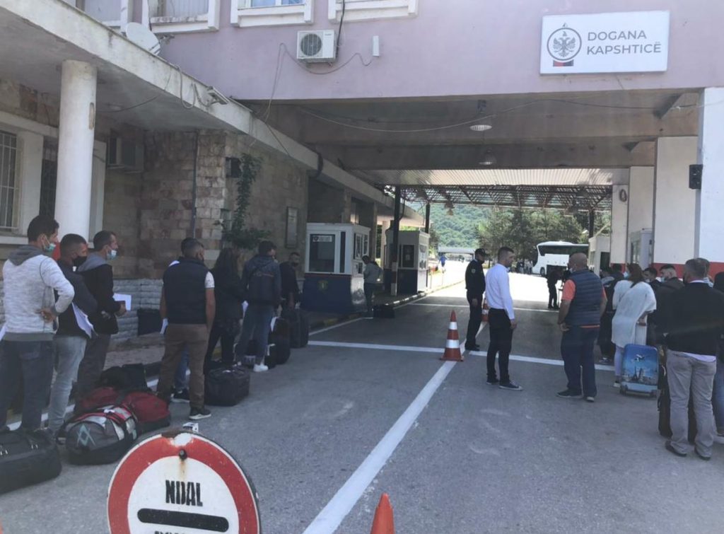 Festat e fundvitit rikthejnë fluksin në pikën kufitare të Kapshticës