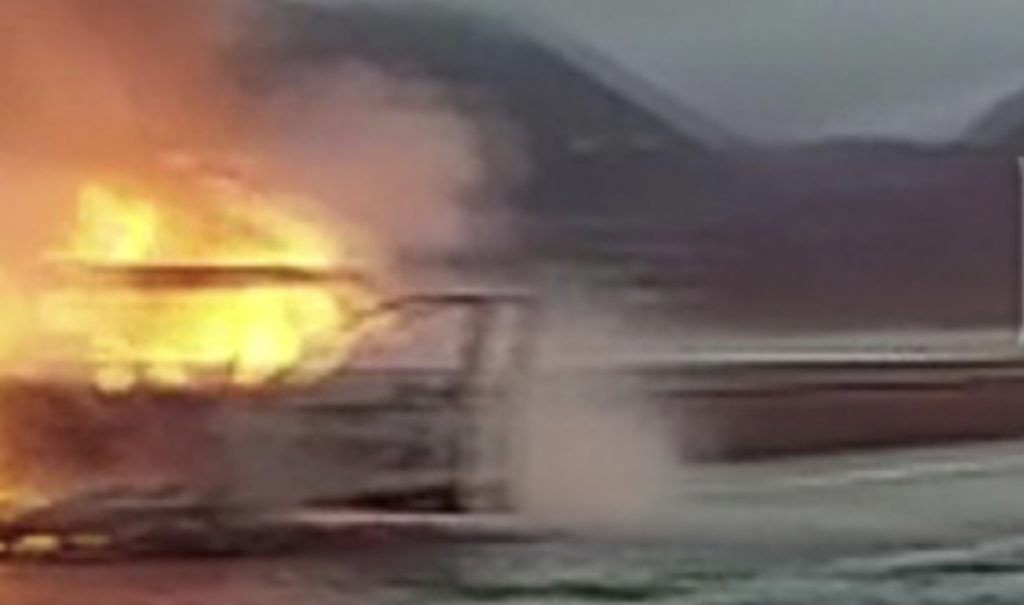 Detajet/ Makina u përfshi në flakë pas aksidentit të trefishtë në Milot-Rubik, vdes tragjikisht fëmija 3 vjeç