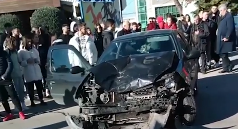 Aksident i rëndë mes dy makinave në Tiranë, katër persona të plagosur. Mes tyre një këmbësore
