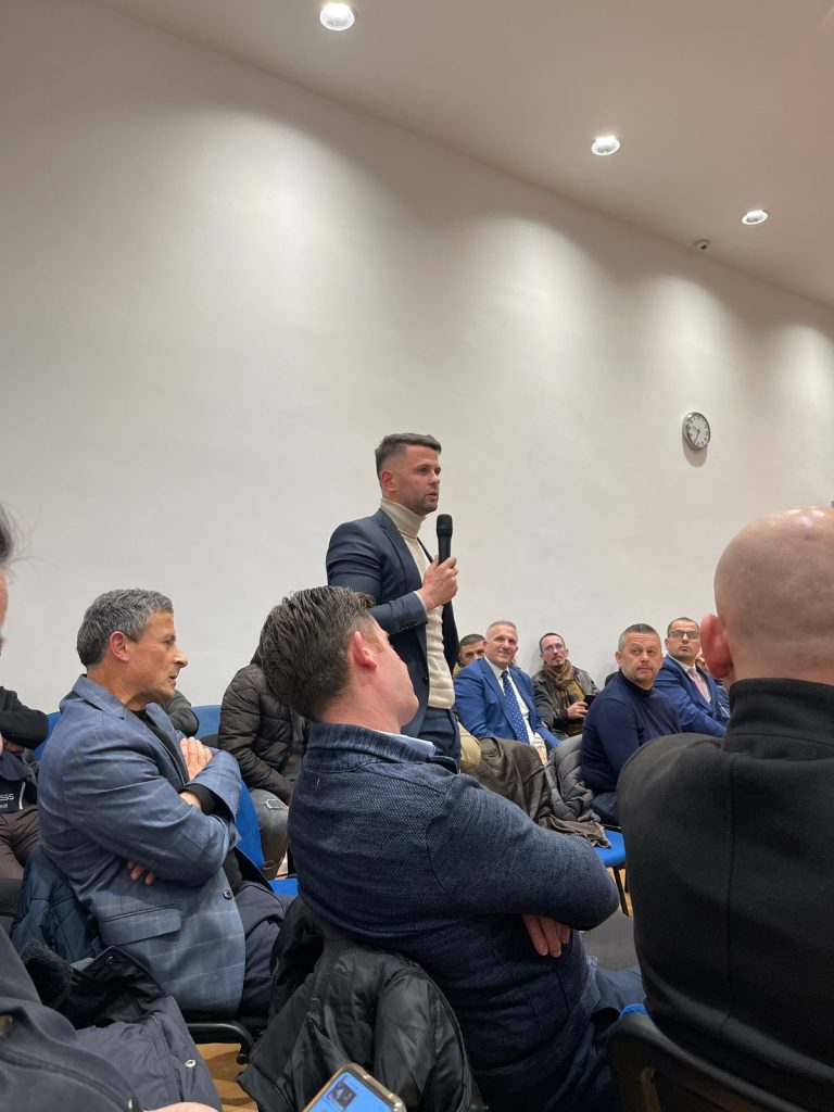 Dhëndri i Sali Berishës hipi mbi makinën e Lulzim Bashës, zbardhen batutat e kreut të PD: I vetmi dëm që ka bërë referendumi është…
