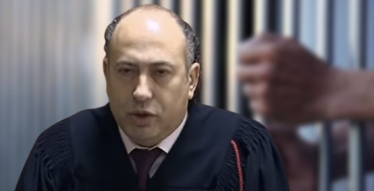 “Standartet” e gjyqtarit Besnik Hoxha, 4 vjet burg për 80 gr hashash, liri për armëmbajtje pa leje