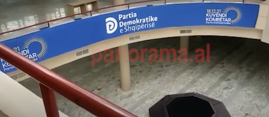 Po u jepet dora e fundit përgatitjeve për Kuvendin e 18 dhjetorit/ Çfarë po ndodh brenda Pallatit të Kongreseve?
