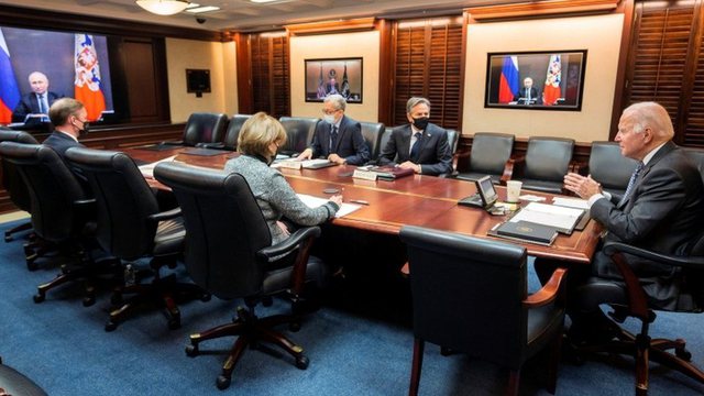 Biden paralajmëron “pasoja” për Rusinë, por thotë se SHBA nuk do të vendosë trupa në terren nëse pushtohet Ukraina