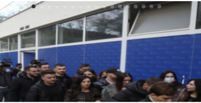Anëtarët e FRPD, mbështetës të Berishës vizitë në seli: Te zyra ndihet akoma era e gazit lotsjellës