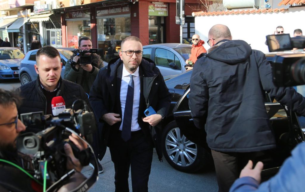 Gazment Bardhi 3 orë në prokurori për “8 janarin”: Autorët të vihen para përgjegjësisë!