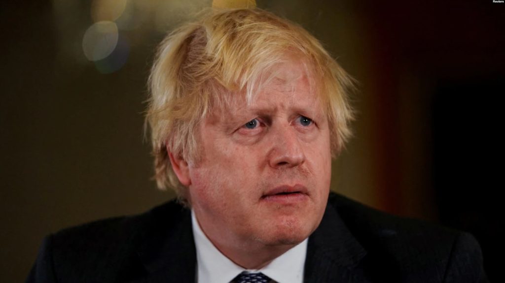 Festat brenda zyrave të Kryeministrisë një ditë para funeralit të Princit Filip/ Boris Johnson i kërkon falje Mbretëreshës Jan