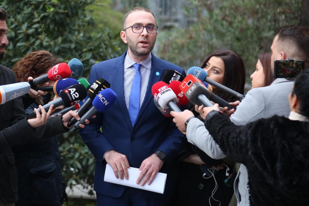 “Një nga 6 drejtorët e Gardës ndodhej në seli për të mbrojtur Bashën”/ Bardhi ndan detaje nga 8 janari: Kam telefonuar policinë në orën 12:28, ndërhyrja ka vonuar
