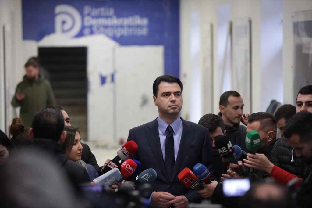 “Oligarkët bashkë me Berishën do paguajnë shumë që ta heqin vëmendjen nga hallet e njerëzve”, Basha: Jemi këtu për tua ndërprerë këtë valle, jemi garancia për ndryshim