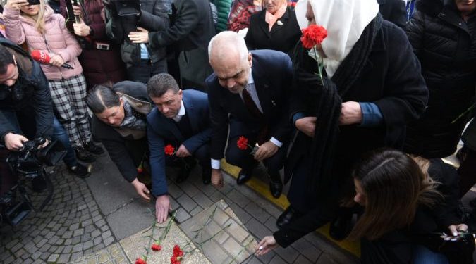 Edi Rama edhe këtë 21 janar, kërkon drejtësi për të vrarët e 21 janarit