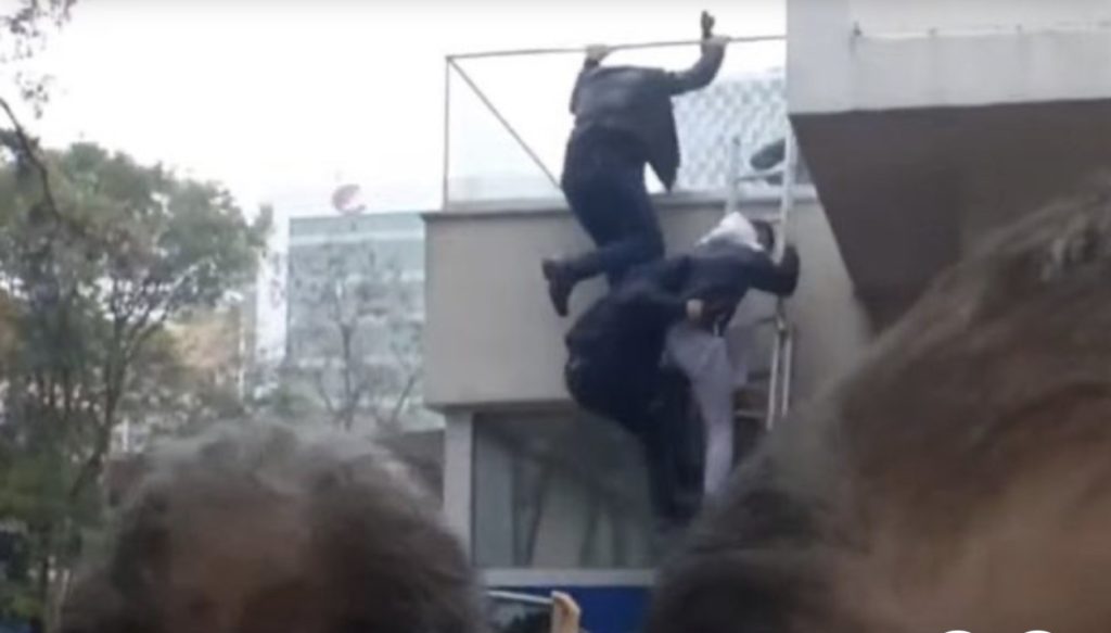 Kaosi dhe incidentet e dhunshme në protestën e Berishës, reagon Policia e Shtetit