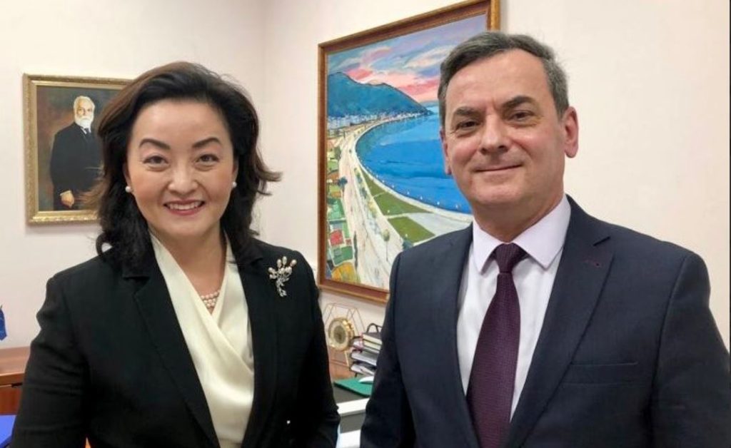 Yuri Kim zbulon bisedën me kreun e Gjykatës së Lartë