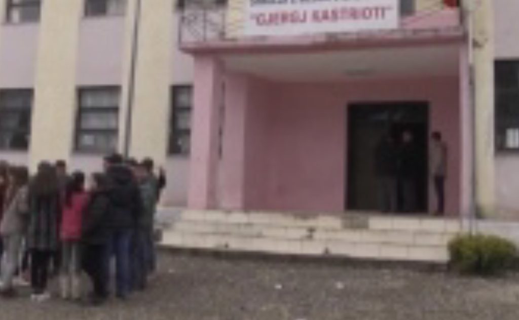 Mbyllen shkollat në gjithë Shqipërinë, qeveria parashikon acar