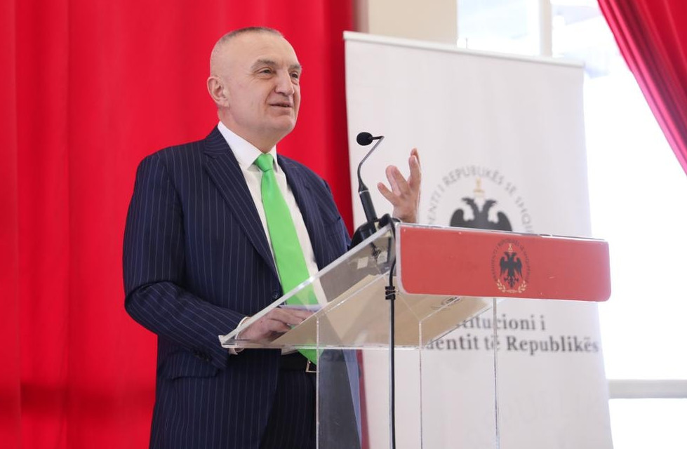 “Bashkë për lirinë e medias”- Presidenti mbështet thirrjen e Reporterëve pa Kufij: Të hetohen sulmet kibernetike
