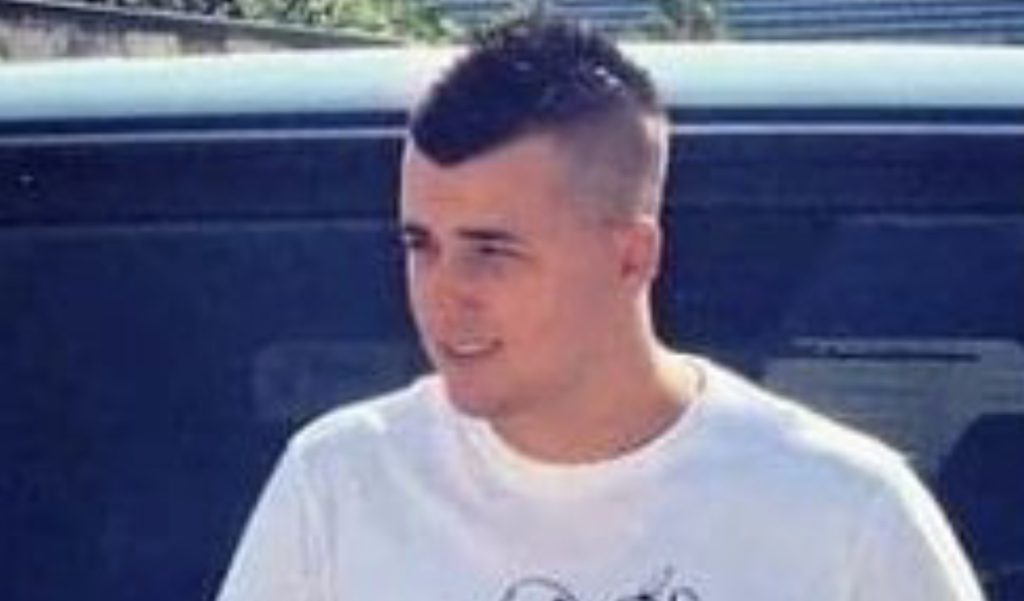 Motori përplaset me shtyllën në Kamëz/ Kush është 30 vjeçari që humbi jetën nga aksidenti (Foto)