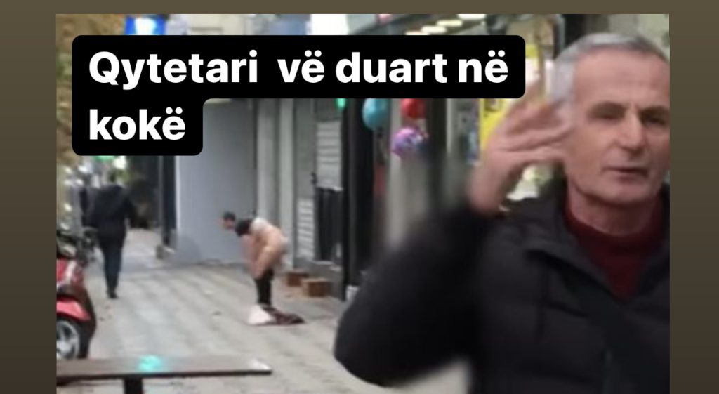 Zhvishet në mes të rrugës dhe “dhuron” spektakël me lëvizje provokuese!
