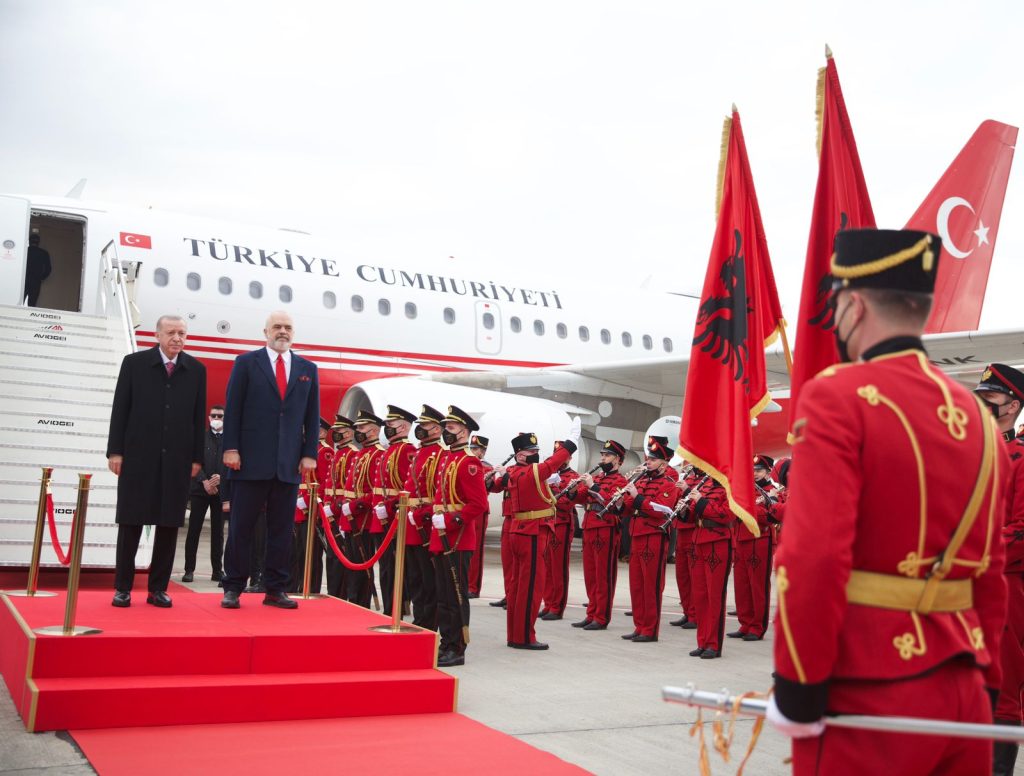 President turk nis vizitën në Shqipëri
