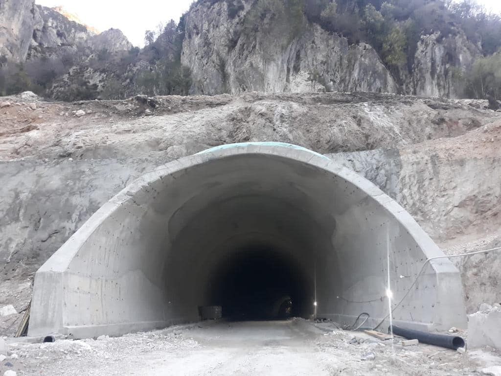 Edi Rama publikon fotot nga Tuneli i Skërficës: Hapet shumë shpejt, do ta afrojë ndjeshëm Sarandën këtë verë