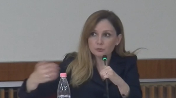 “Nuk të nderon të bësh si llazore”- Plas keq mes Tabakut dhe Veliajt. Kryebashkiaku: Kjo histeri duhet të marrë fund. Deputetja e PD: Përgjigju, pse po gënjen