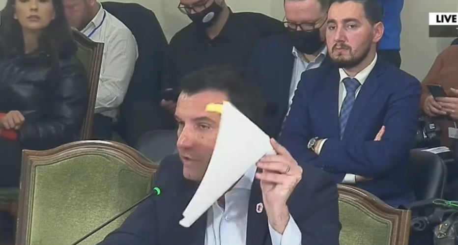 “Përdor SPAK-un si qen sulmi”- Debat i ashpër mes Tabakut dhe Veliajt për inceneratorët. Deputetja e PD: Të mund ty dhe këta të 10-të. Kryebashkiaku: Pi pak ujë dhe qetësohu…