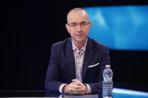 Politika i ka shndërruar gazetarët në gladiatorë