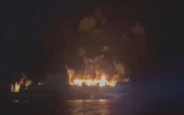 Merr zjarr trageti me 237 pasagjerë